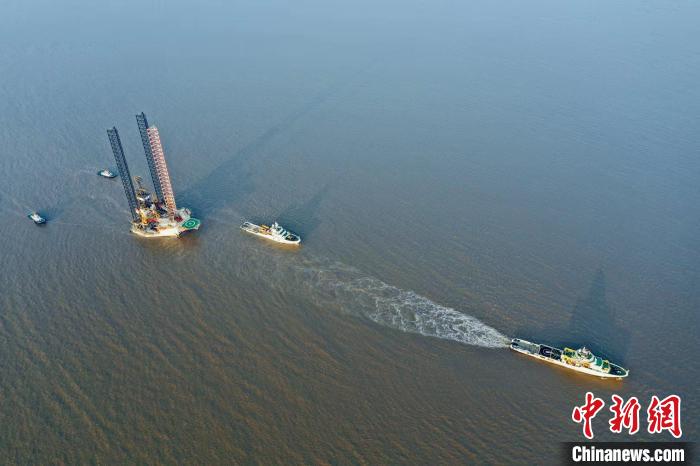 Shanghai-built heavy drilling platform departs for the Persian Gulf